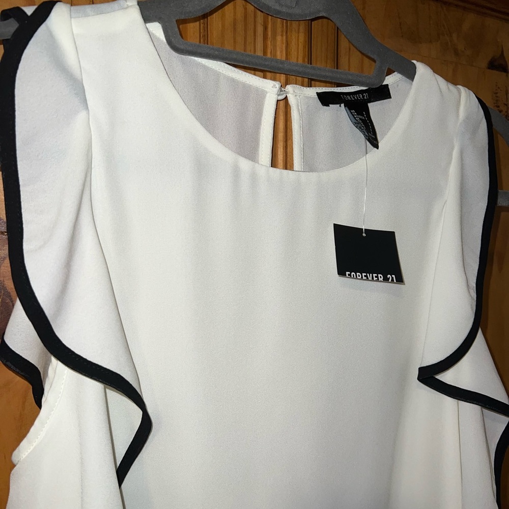 Forever 21 white and black sleeveless top. SZ. S. NWT - Picture 2 of 5